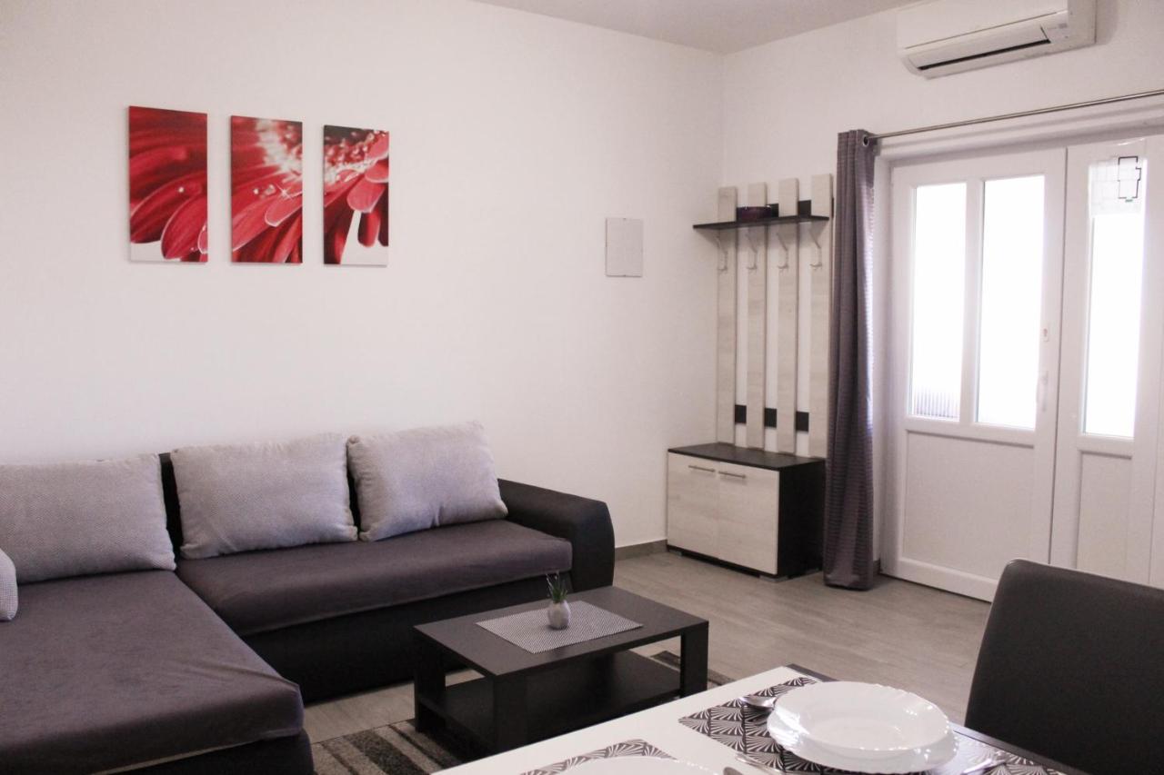 Apartmani Mladenka Malinska Esterno foto