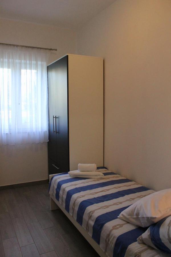 Apartmani Mladenka Malinska Esterno foto