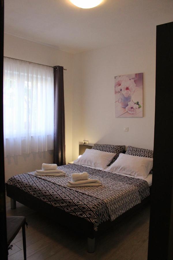 Apartmani Mladenka Malinska Esterno foto