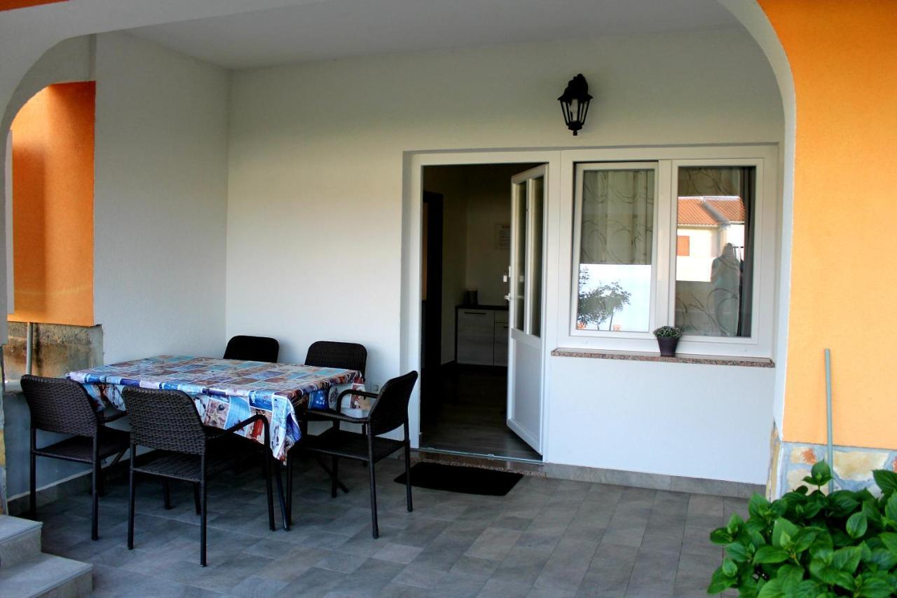 Apartmani Mladenka Malinska Esterno foto