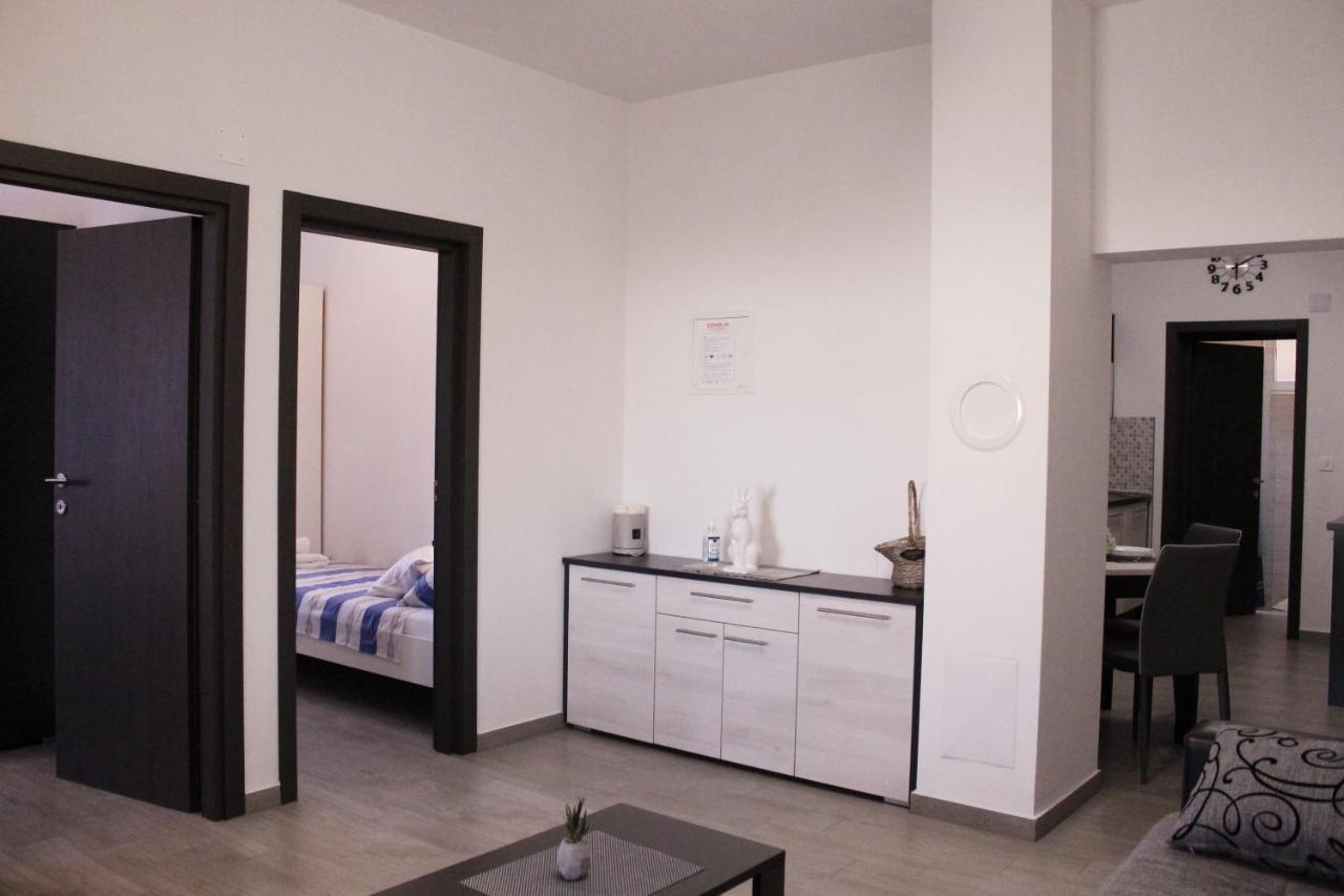 Apartmani Mladenka Malinska Esterno foto