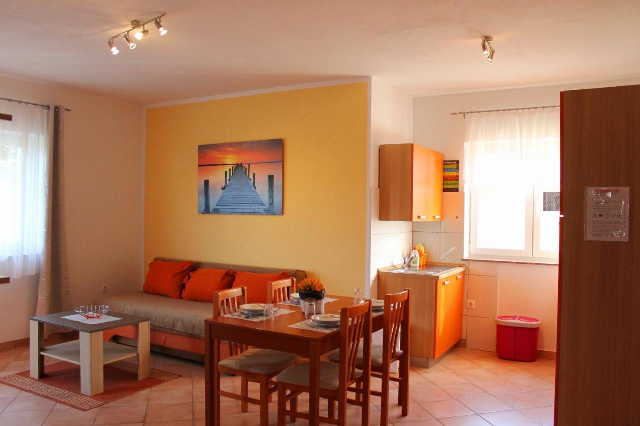 Apartmani Mladenka Malinska Esterno foto