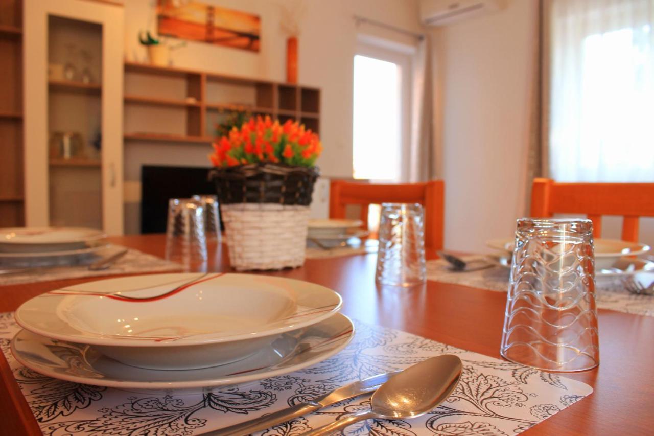 Apartmani Mladenka Malinska Esterno foto