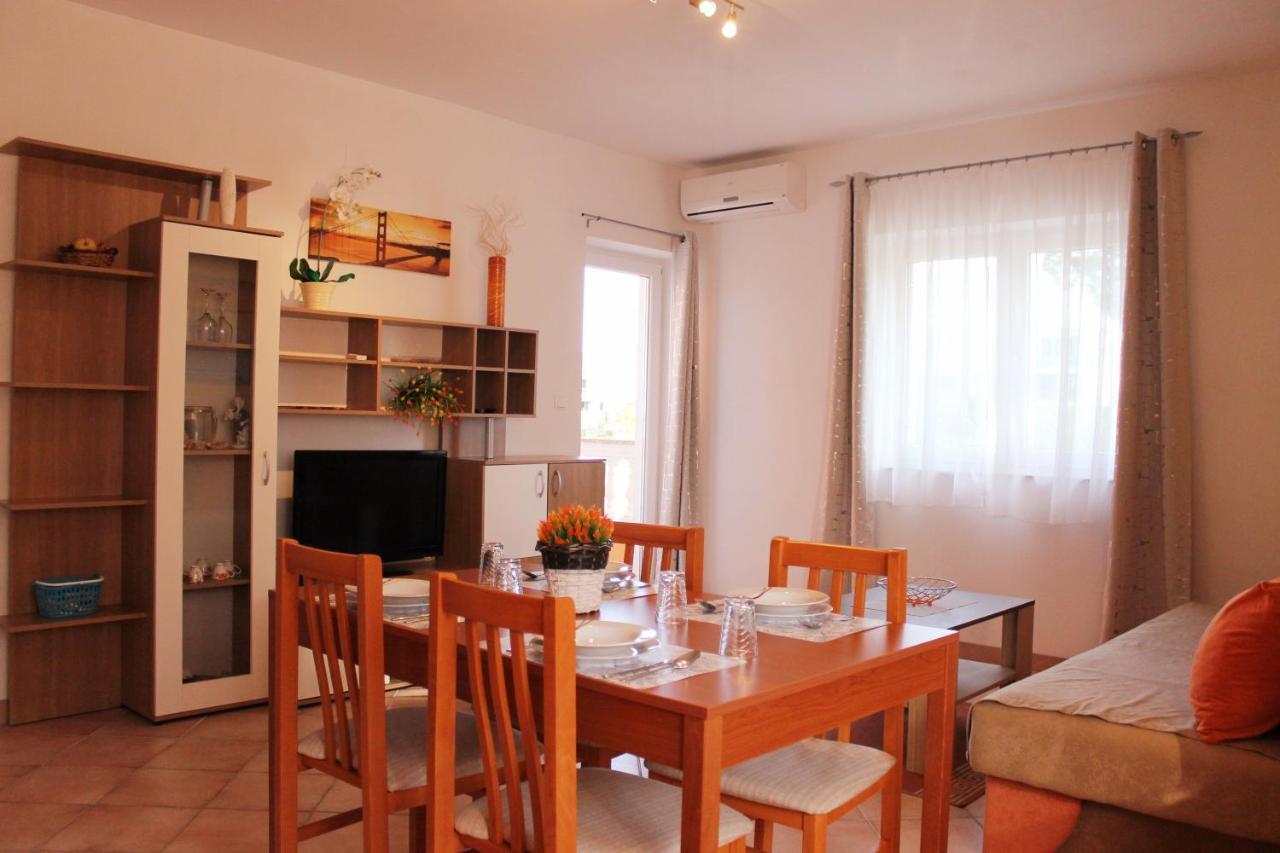 Apartmani Mladenka Malinska Esterno foto