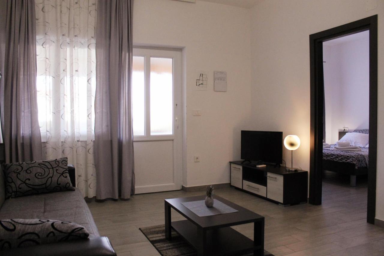 Apartmani Mladenka Malinska Esterno foto