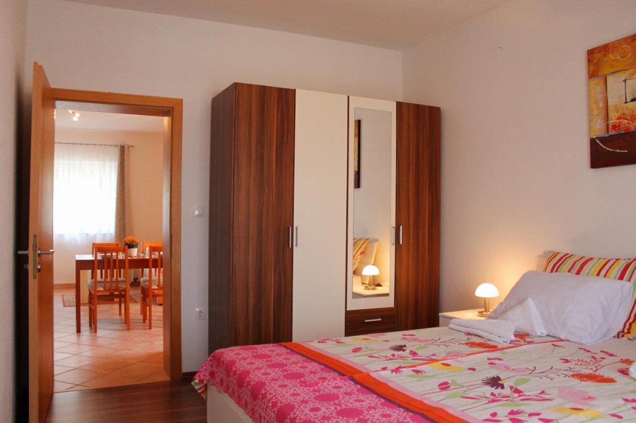 Apartmani Mladenka Malinska Esterno foto