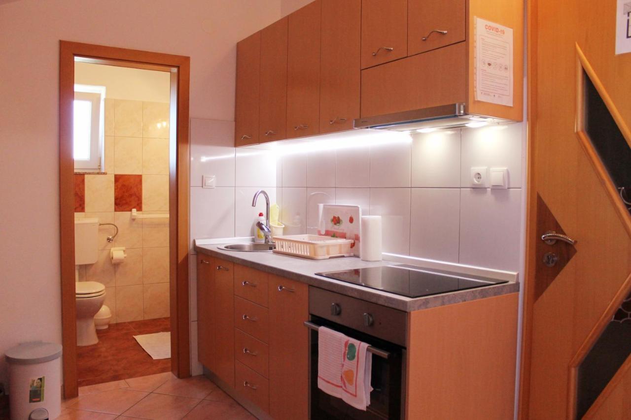 Apartmani Mladenka Malinska Esterno foto