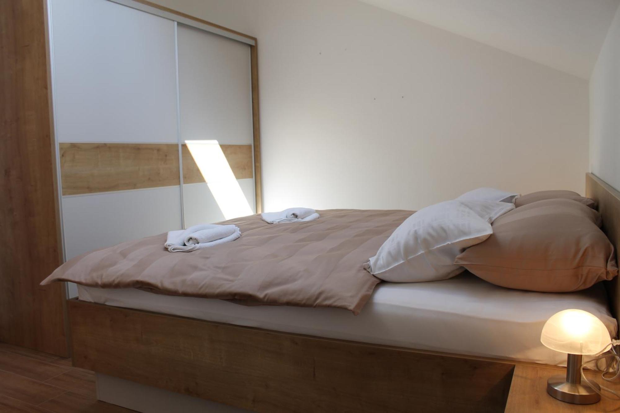 Apartmani Mladenka Malinska Esterno foto